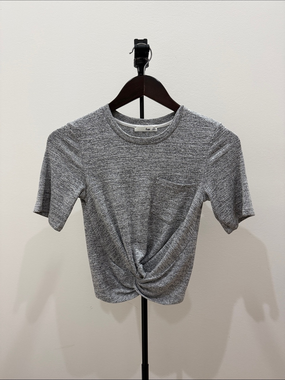 Aritzia Wilfred Free Gray Twist-Front Crop Top with Chest Pocket